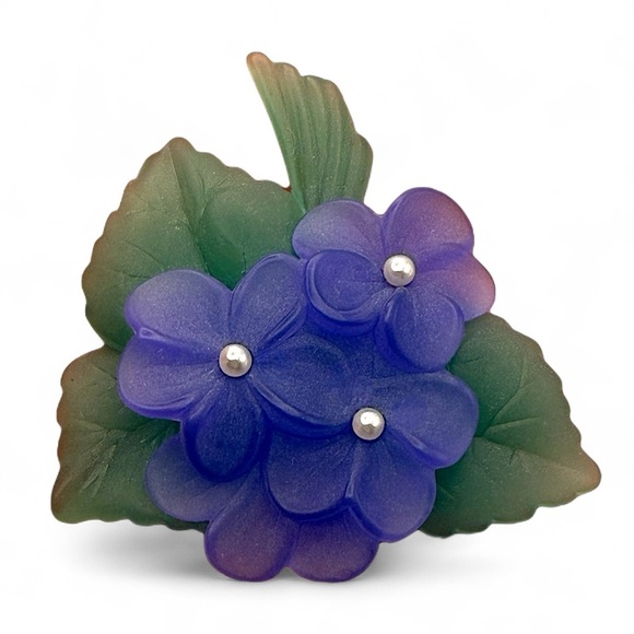 Avon Jewelry - Vintage Avon Sweet Violet Frosted Lucite Brooch Pin 1983 Faux Pearl Purple Green